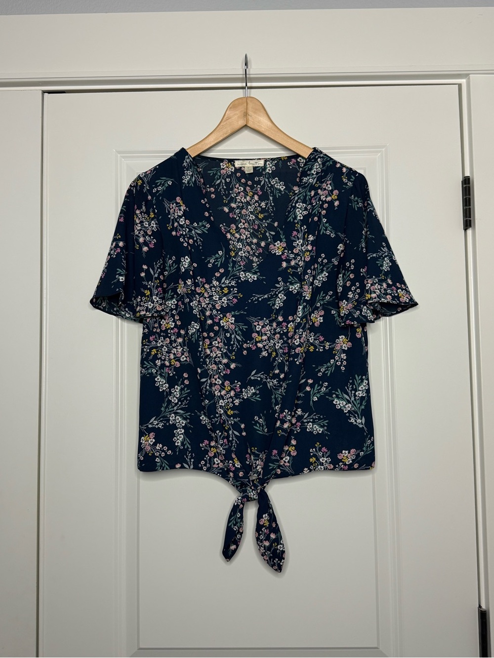 nine britton Navy Floral Tie-Front V-Neck Blouse